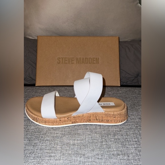 Steve Madden Gladi Sandal - Box Included - Picture 7 of 9